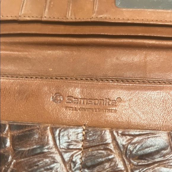 Samsonite Full Grain Stamped Brown Crocodile Wallet & checkbook - Picture 2 of 16
